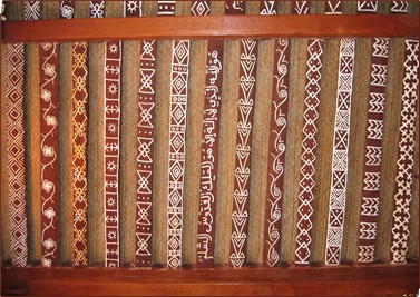Roof panels inside Oman's castles tell poems and look uncanningly like those of a Maori marae